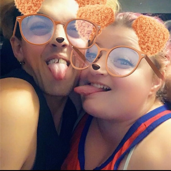 Meet your Posher, Courtney - Picture 1 of 1